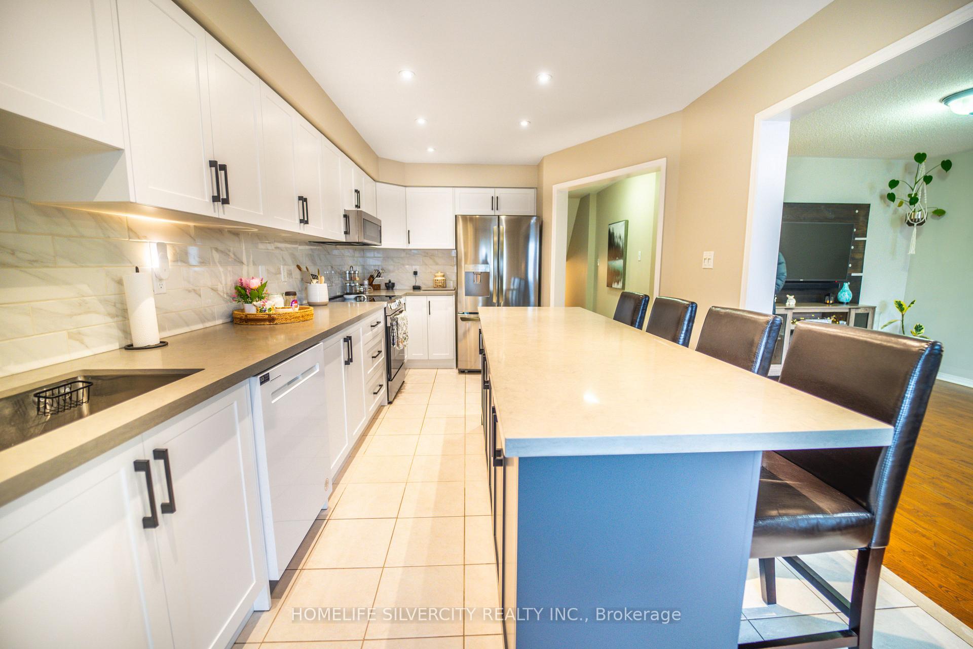 Photo 10 of 55 Bottrell Street, Clarington, Bowmanville — HOMEH