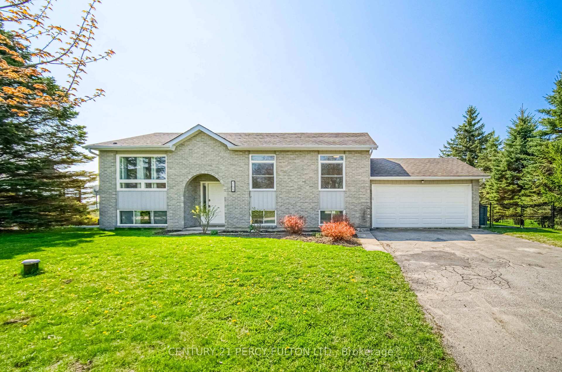 Photo 1 of 265 Zephyr Road, Uxbridge, Rural Uxbridge — HOMEH