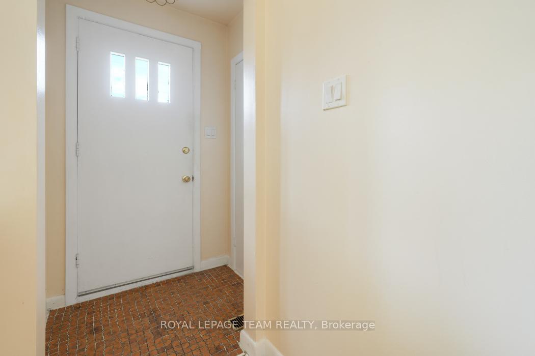 Photo 2 of 1557 Baseline Road, Ottawa, Copeland Park — HOMEH