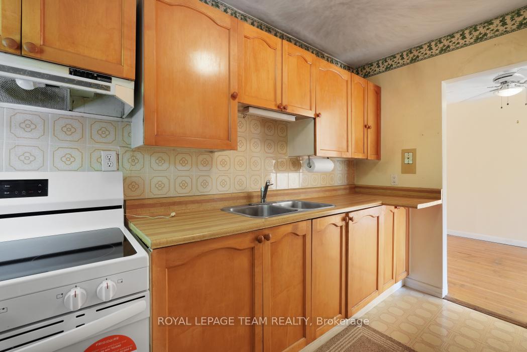 Photo 19 of 1557 Baseline Road, Ottawa, Copeland Park — HOMEH