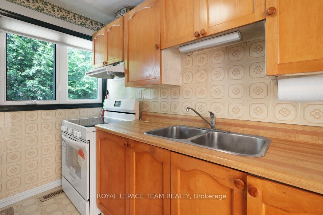 Photo 24 of 1557 Baseline Road, Ottawa, Copeland Park — HOMEH