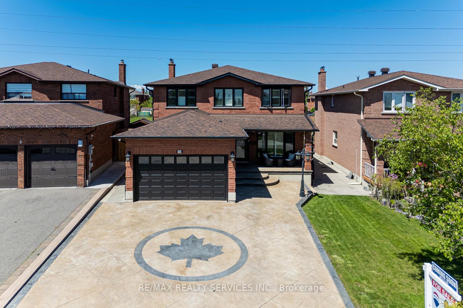 Front of 10 Gold Finch Place