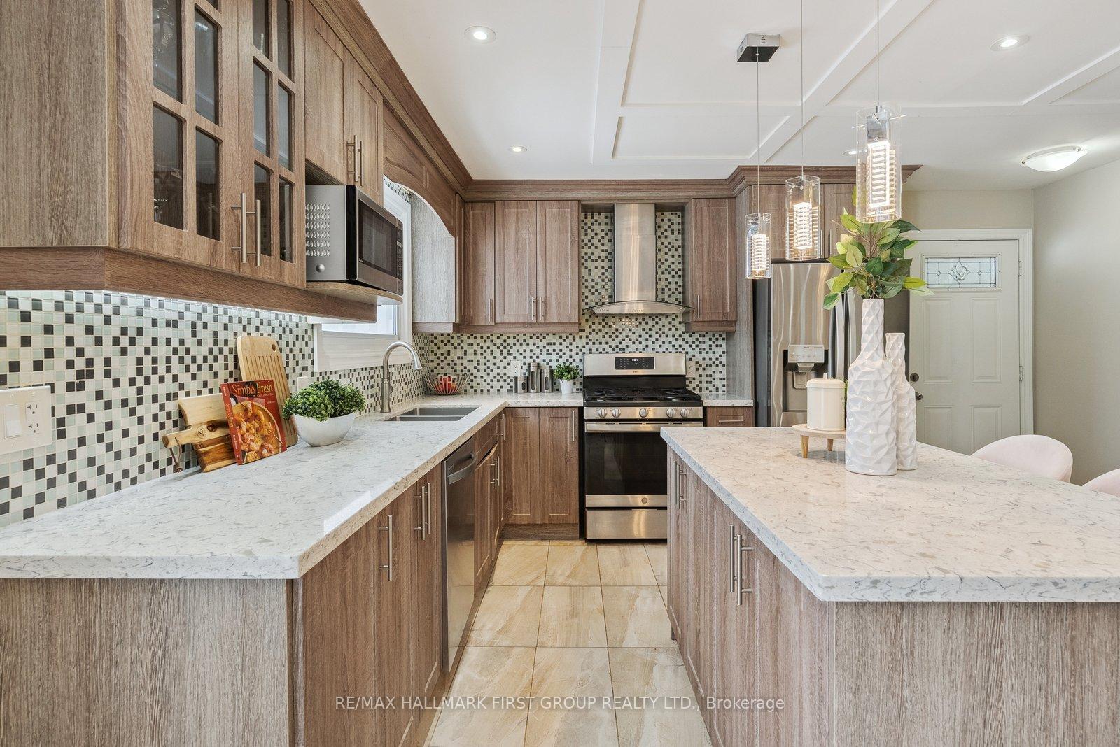Photo 2 of 627 Sunset Boulevard, Clarington, Newcastle — HOMEH