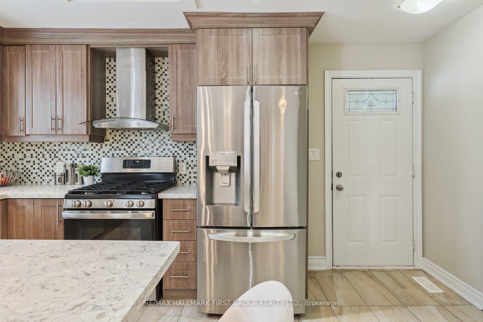 Photo 3 of 627 Sunset Boulevard, Clarington, Newcastle — HOMEH