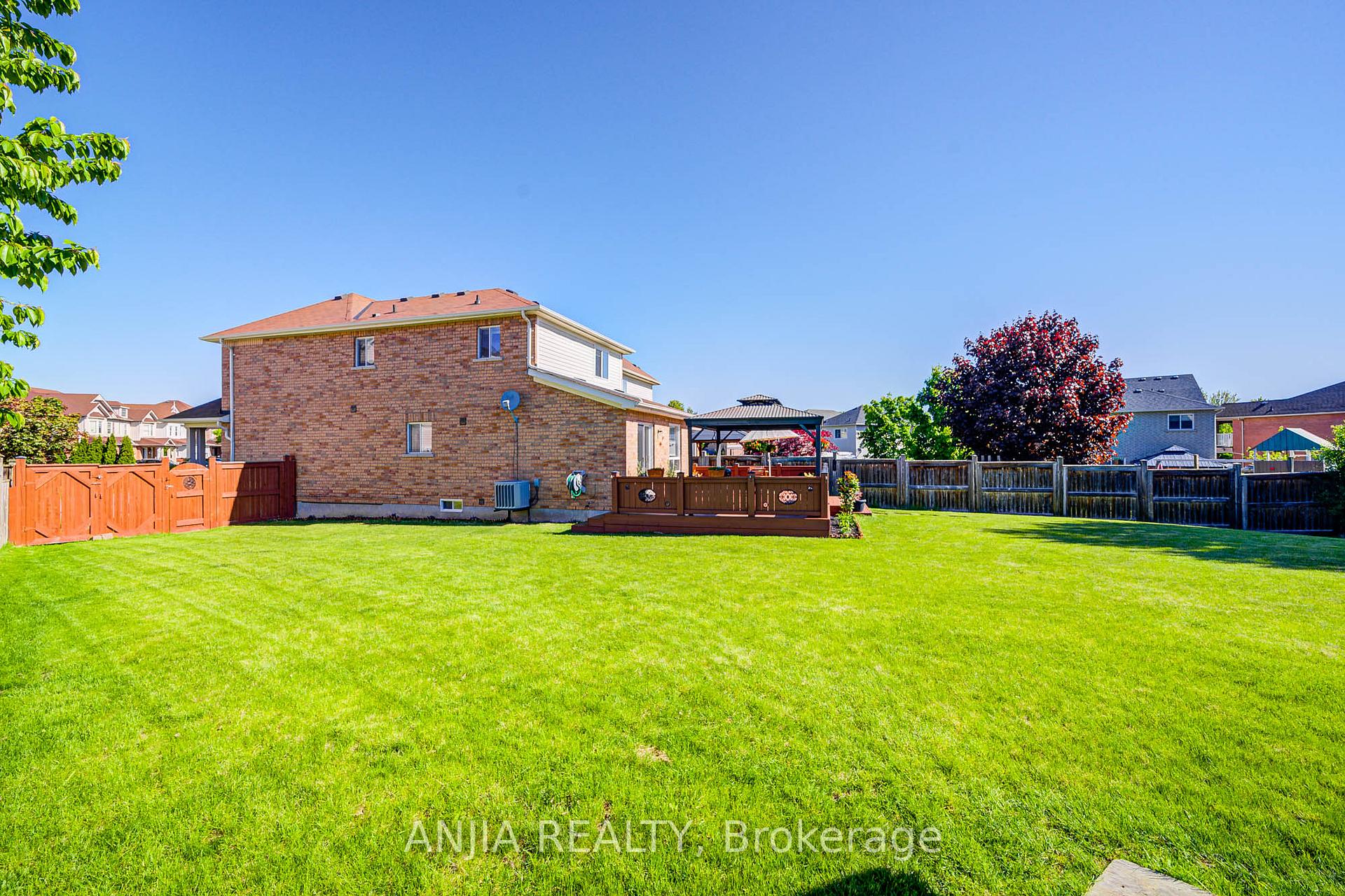 Photo 14 of 63 Brownridge Place, Whitby, Williamsburg — HOMEH