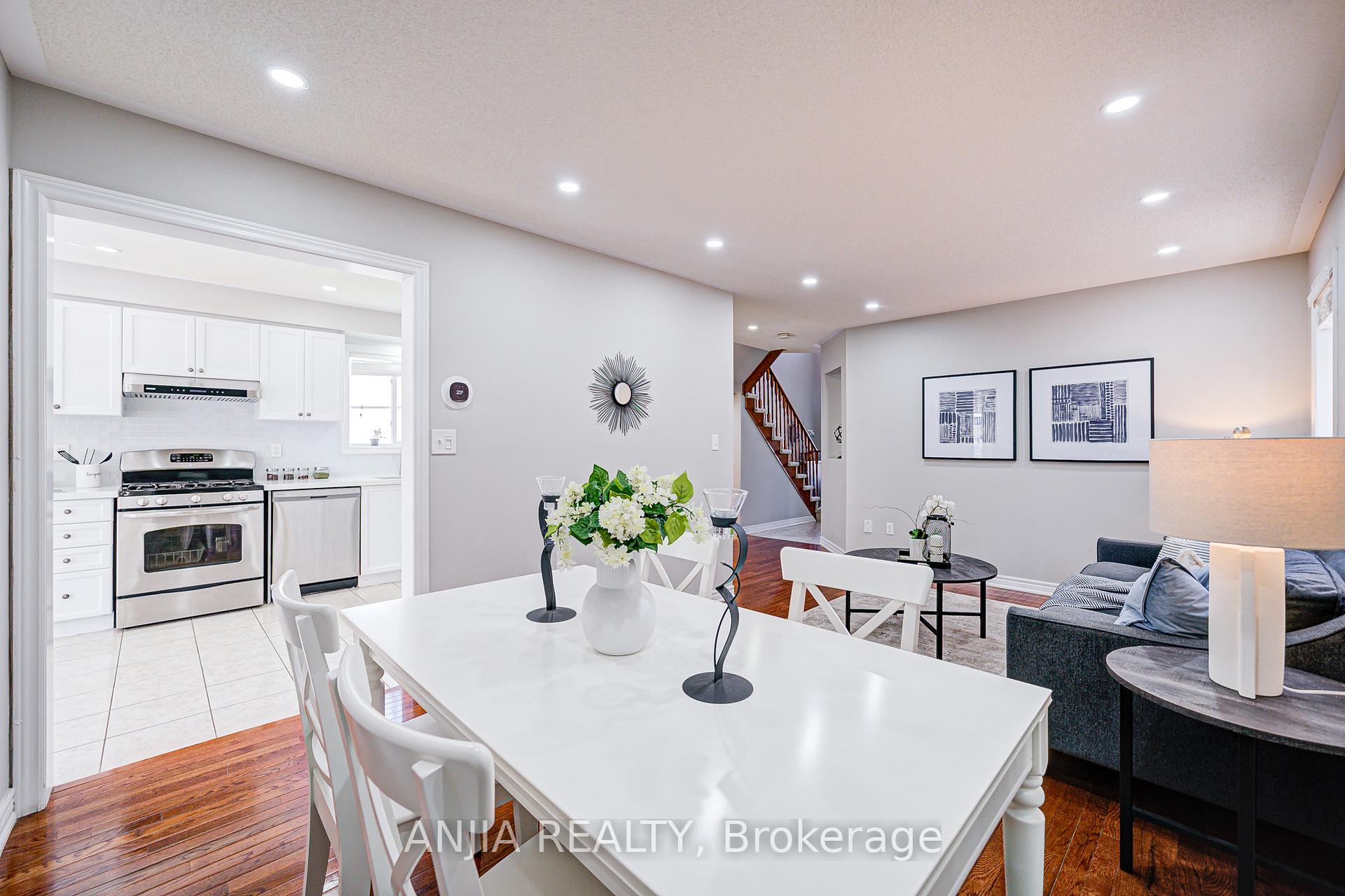 Photo 5 of 63 Brownridge Place, Whitby, Williamsburg — HOMEH