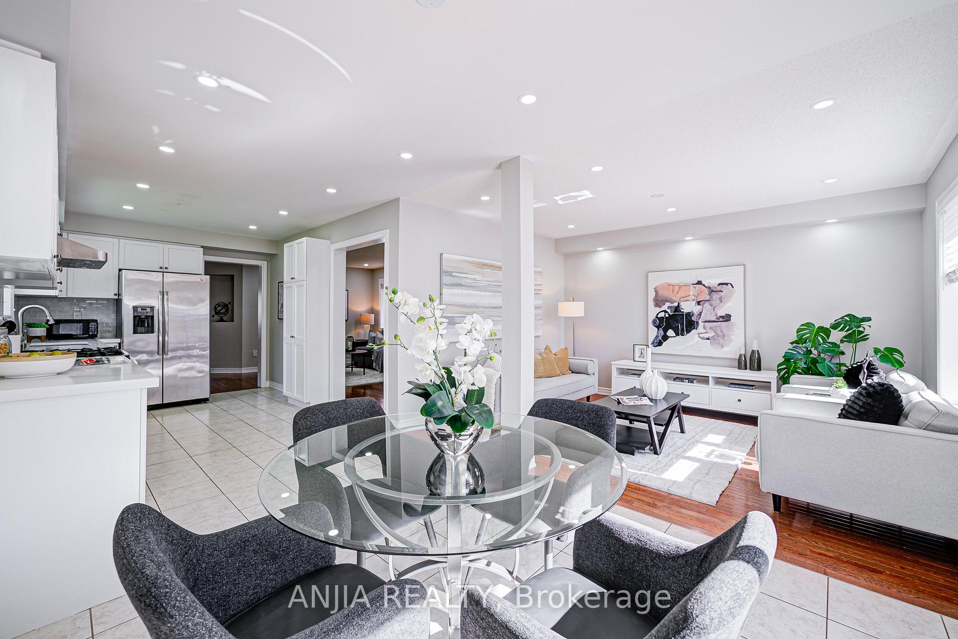 Photo 12 of 63 Brownridge Place, Whitby, Williamsburg — HOMEH