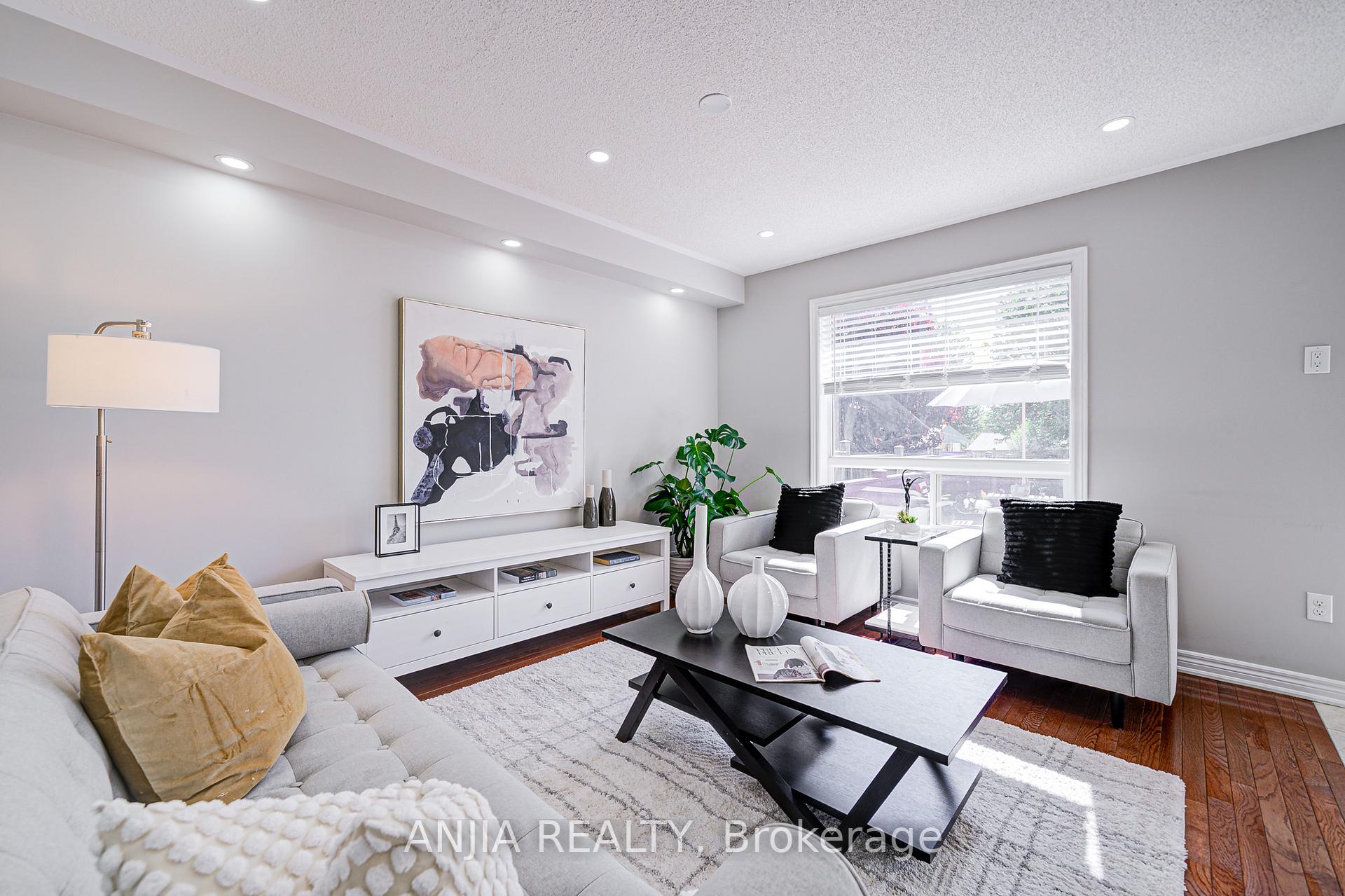 Photo 2 of 63 Brownridge Place, Whitby, Williamsburg — HOMEH