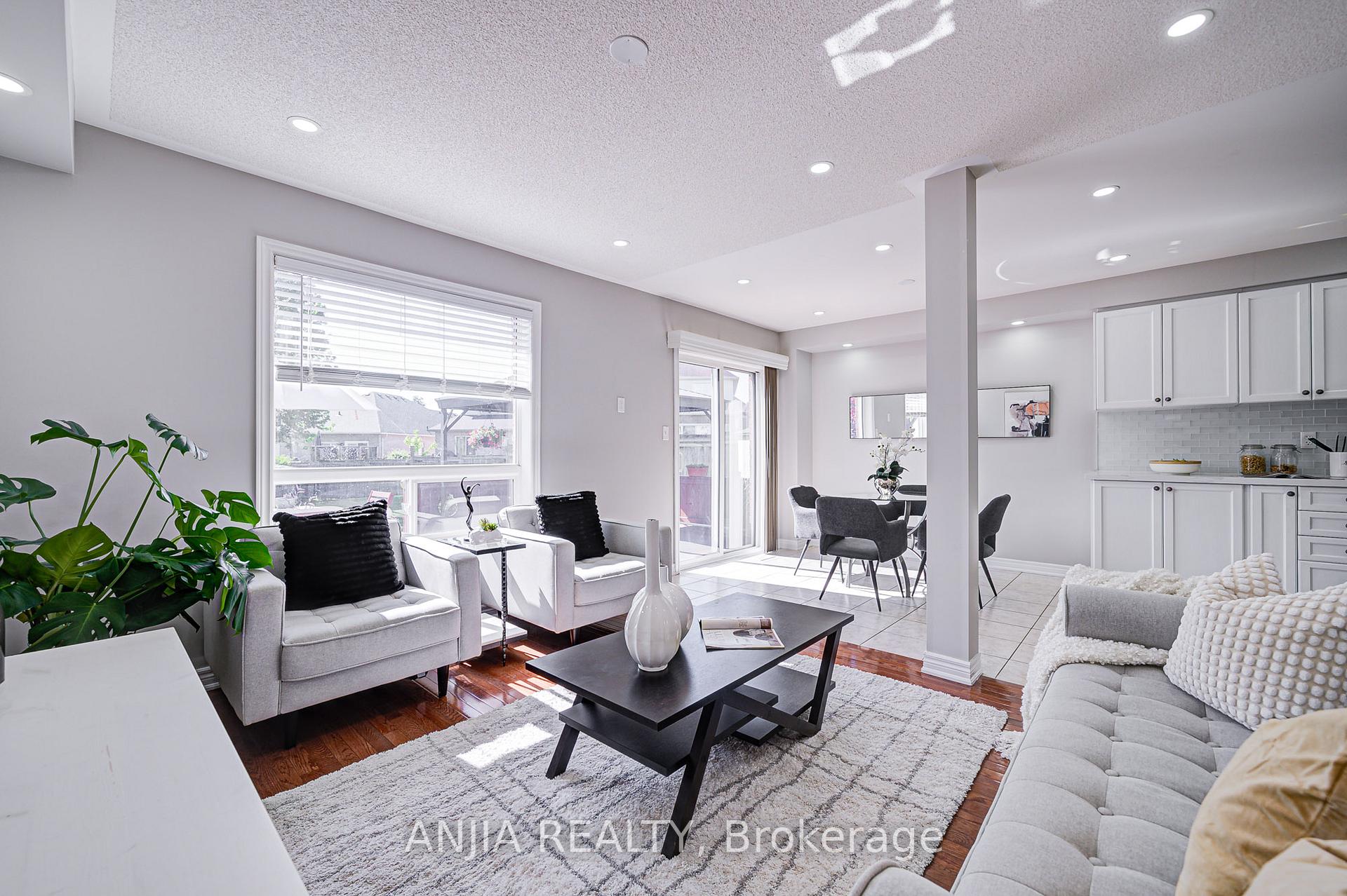 Photo 10 of 63 Brownridge Place, Whitby, Williamsburg — HOMEH