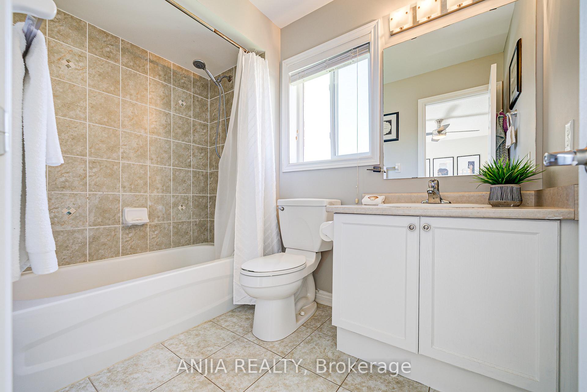 Photo 20 of 63 Brownridge Place, Whitby, Williamsburg — HOMEH