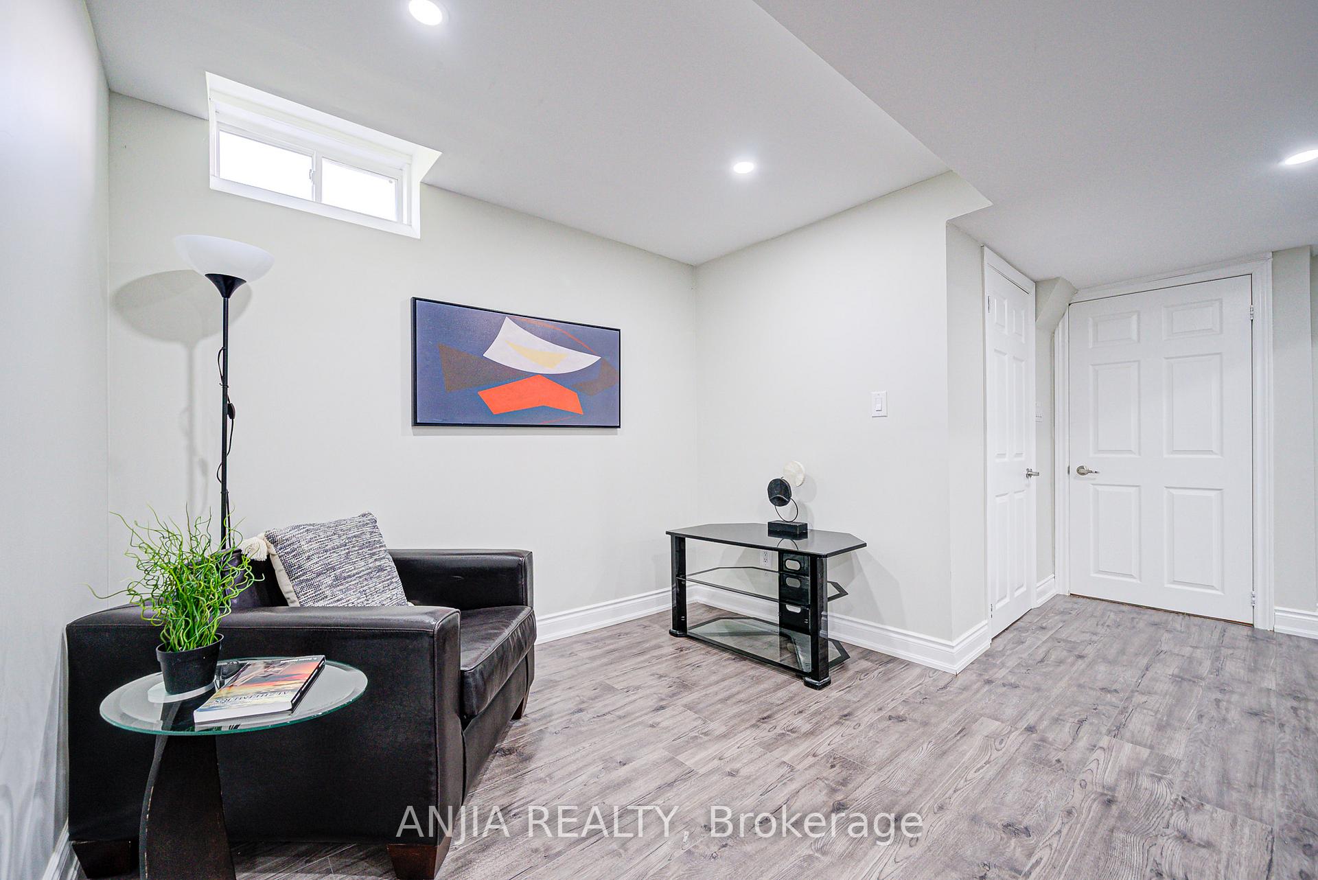 Photo 21 of 63 Brownridge Place, Whitby, Williamsburg — HOMEH