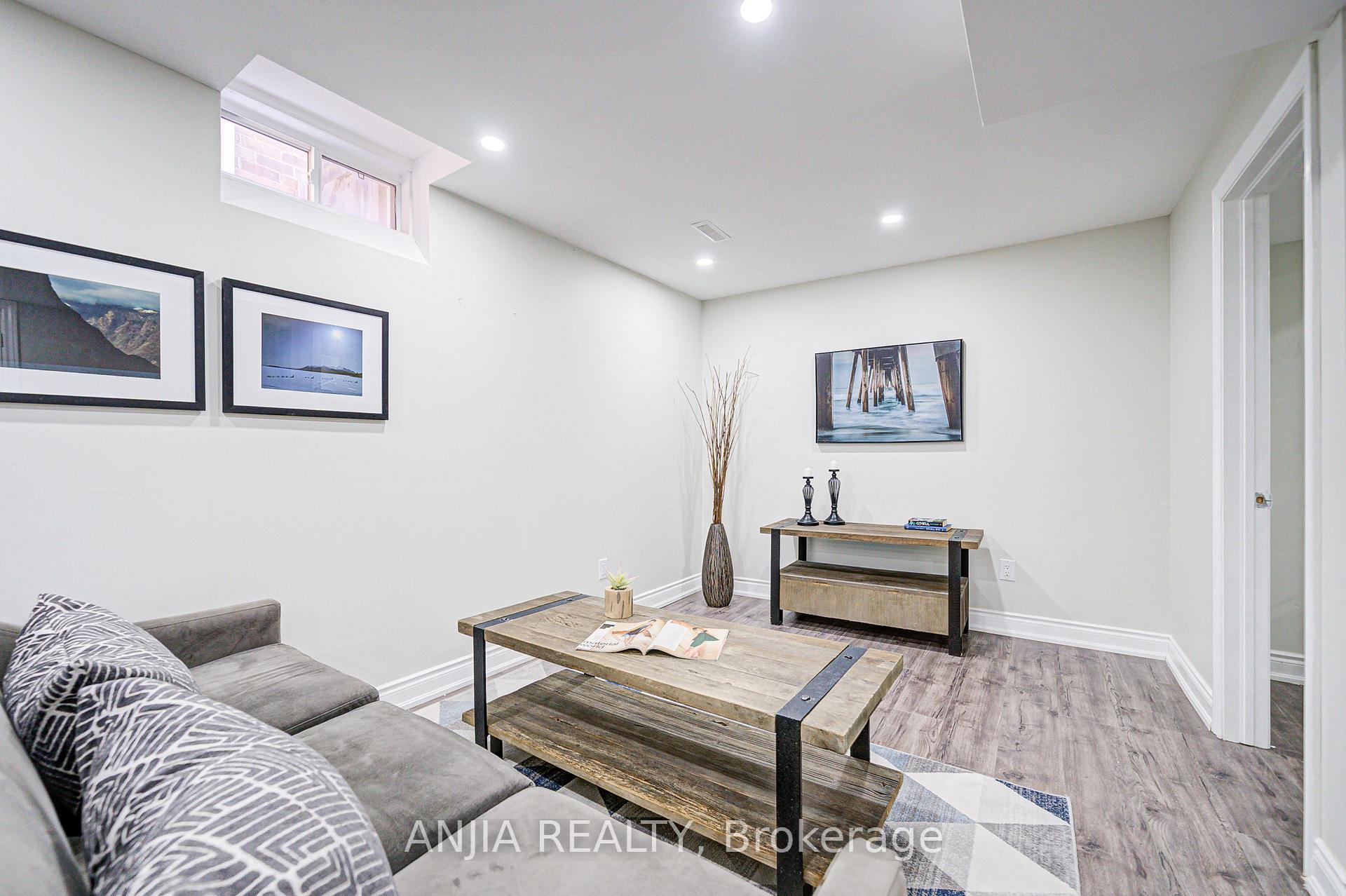Photo 39 of 63 Brownridge Place, Whitby, Williamsburg — HOMEH