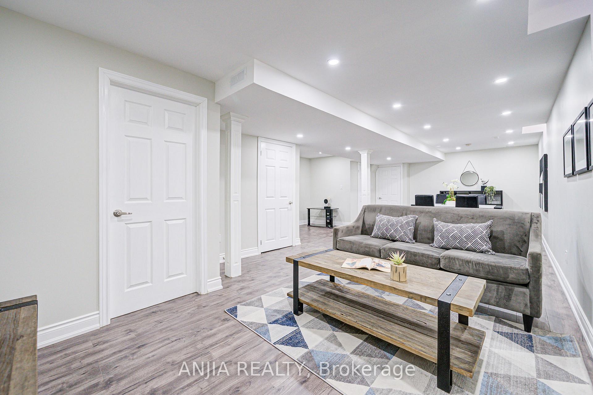 Photo 34 of 63 Brownridge Place, Whitby, Williamsburg — HOMEH