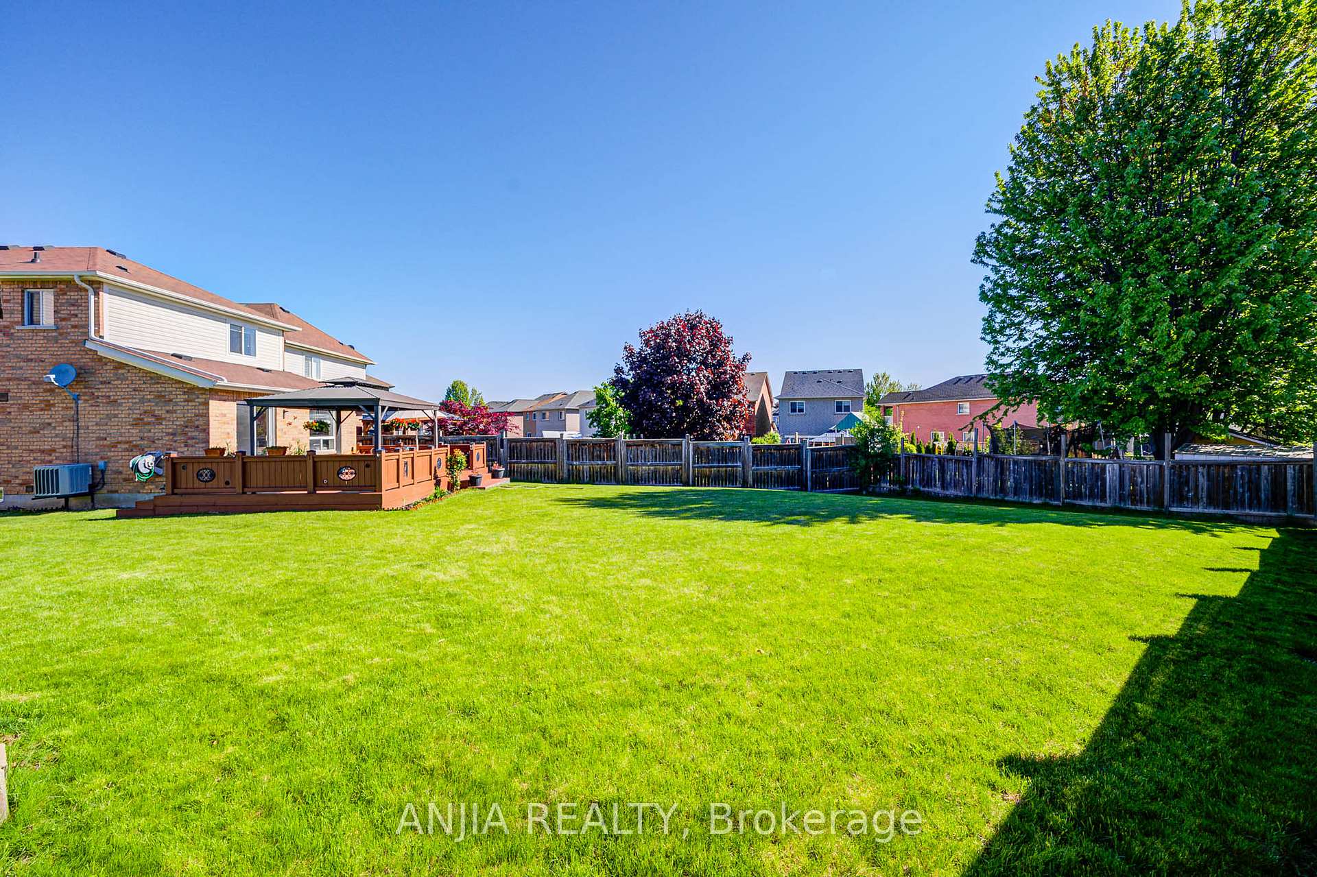 Photo 30 of 63 Brownridge Place, Whitby, Williamsburg — HOMEH