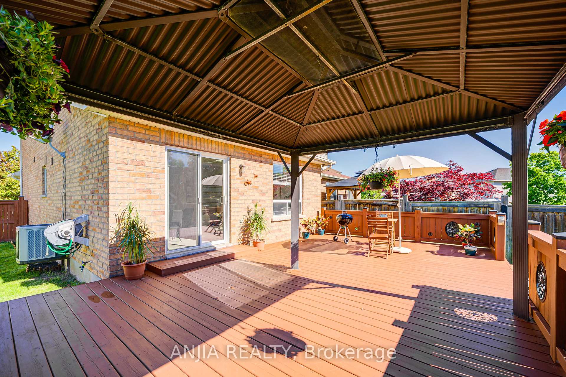 Photo 26 of 63 Brownridge Place, Whitby, Williamsburg — HOMEH
