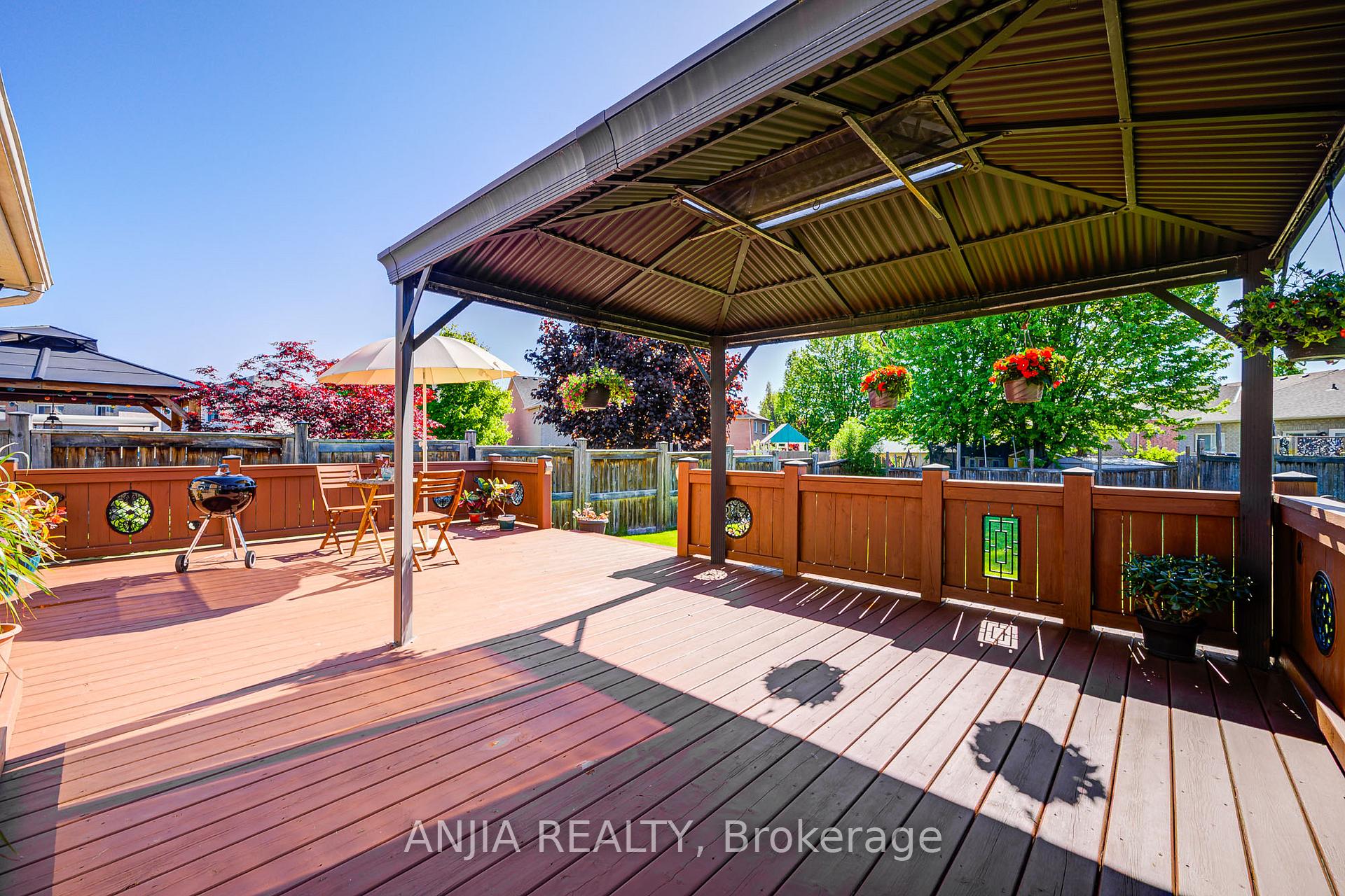 Photo 19 of 63 Brownridge Place, Whitby, Williamsburg — HOMEH