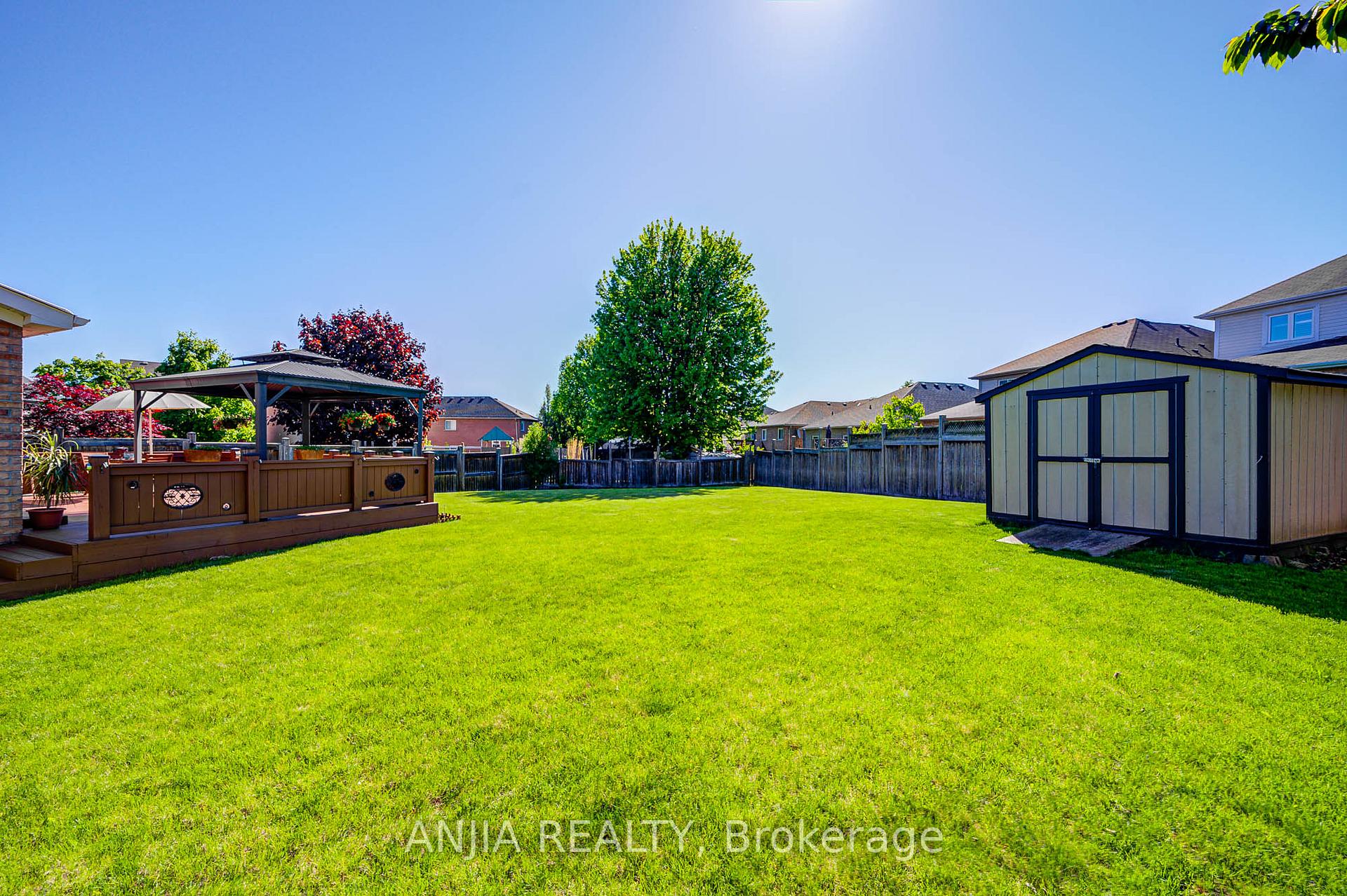 Photo 17 of 63 Brownridge Place, Whitby, Williamsburg — HOMEH