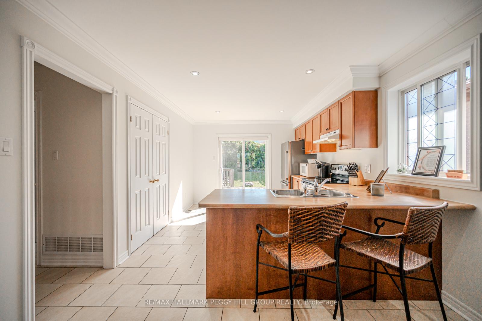 Photo 3 of 15 Seline Crescent, Barrie, Painswick South — HOMEH
