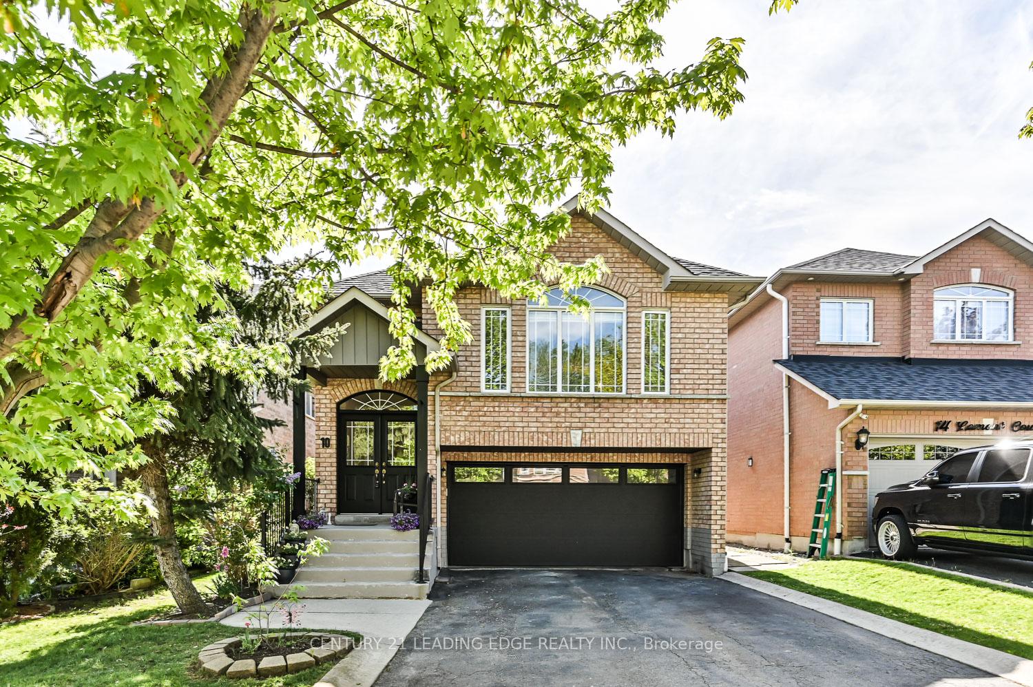 Photo 2 of 10 Lamont Court, Vaughan, Maple — HOMEH