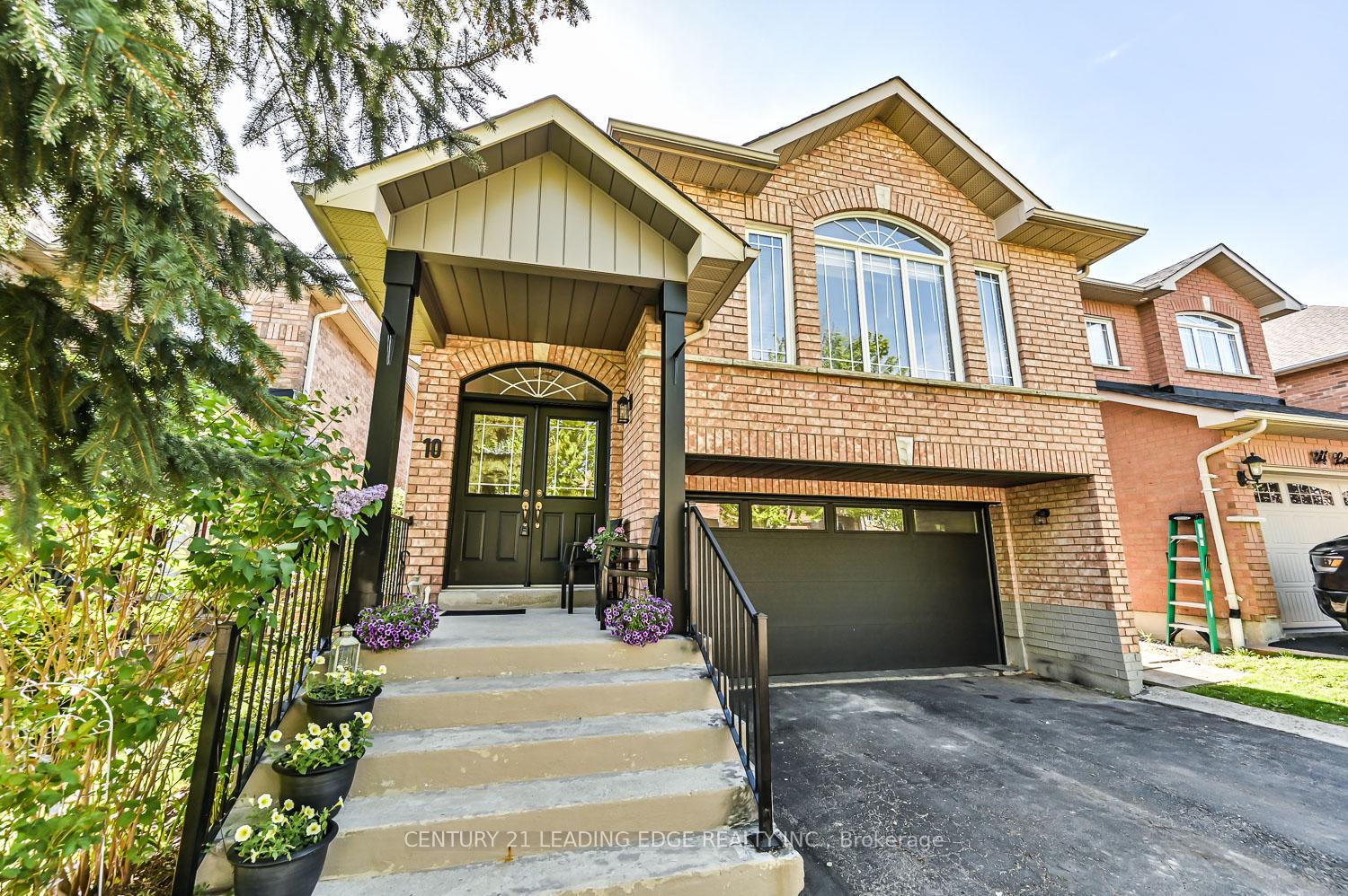 Photo 4 of 10 Lamont Court, Vaughan, Maple — HOMEH