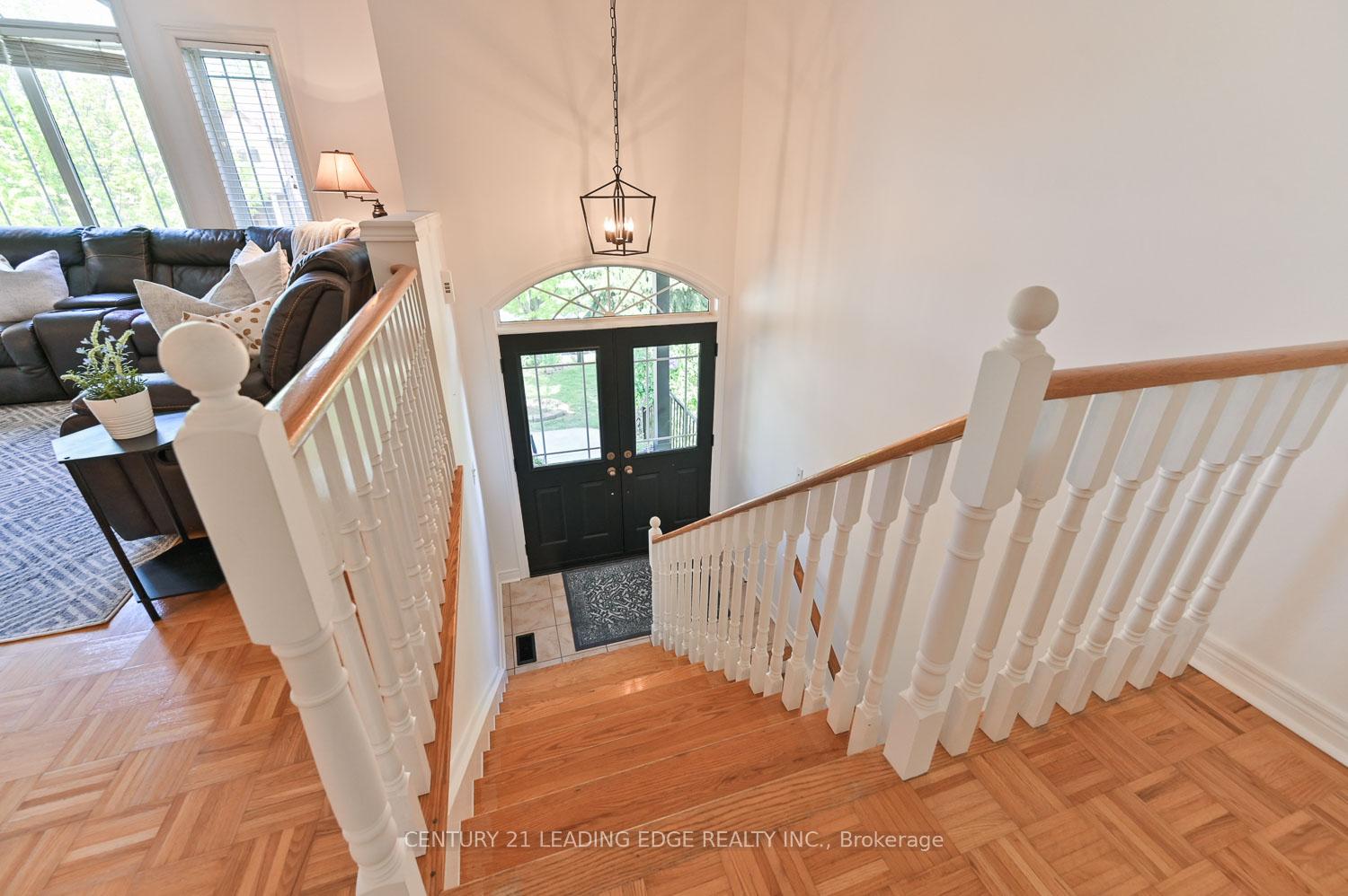 Photo 45 of 10 Lamont Court, Vaughan, Maple — HOMEH