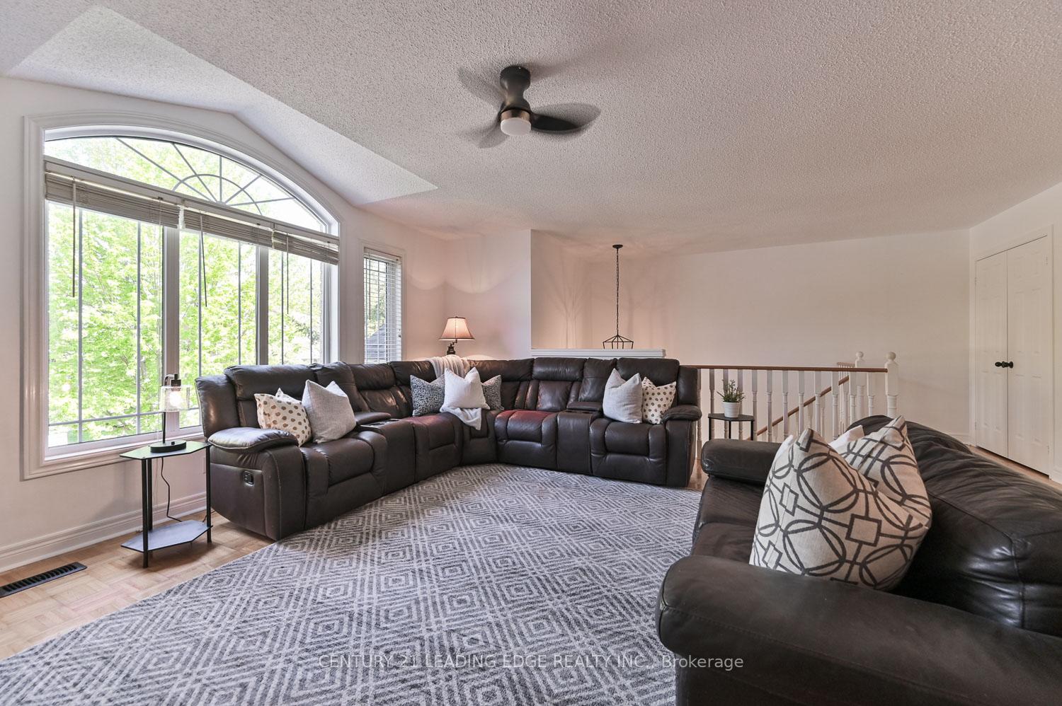 Photo 25 of 10 Lamont Court, Vaughan, Maple — HOMEH