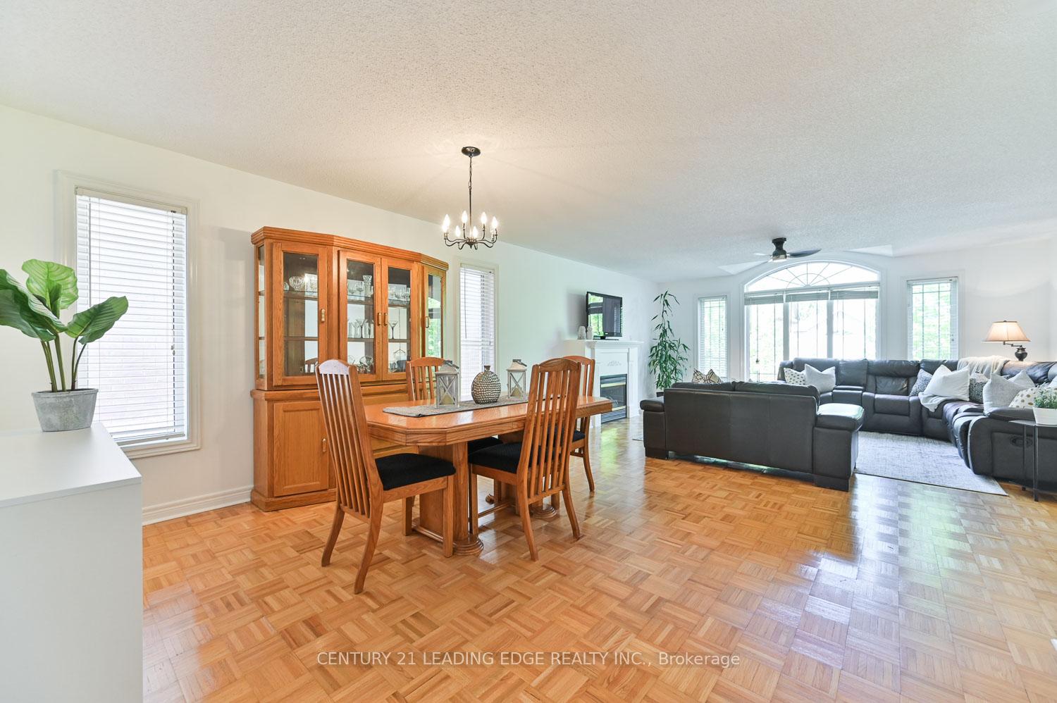 Photo 43 of 10 Lamont Court, Vaughan, Maple — HOMEH