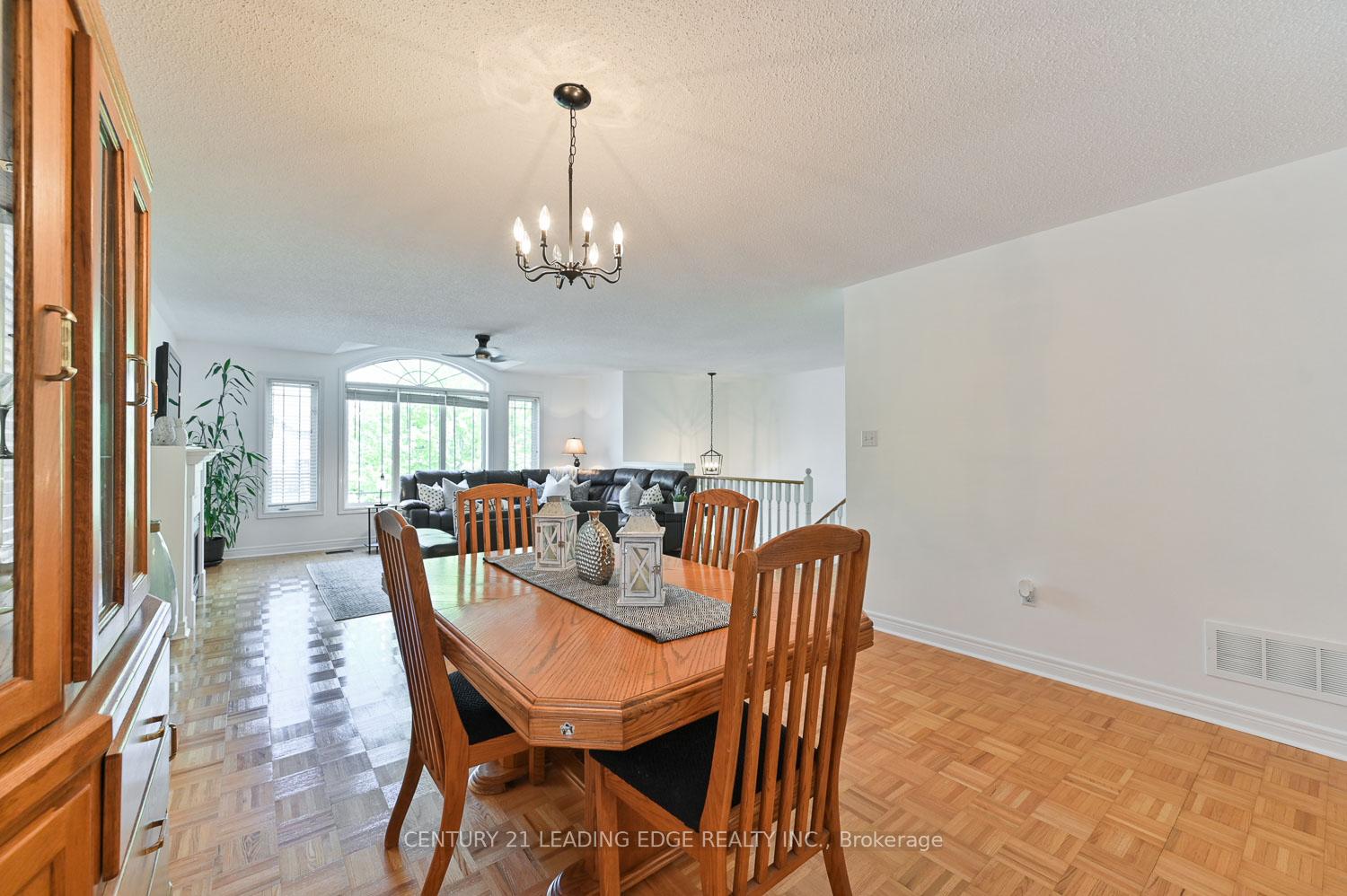 Photo 14 of 10 Lamont Court, Vaughan, Maple — HOMEH