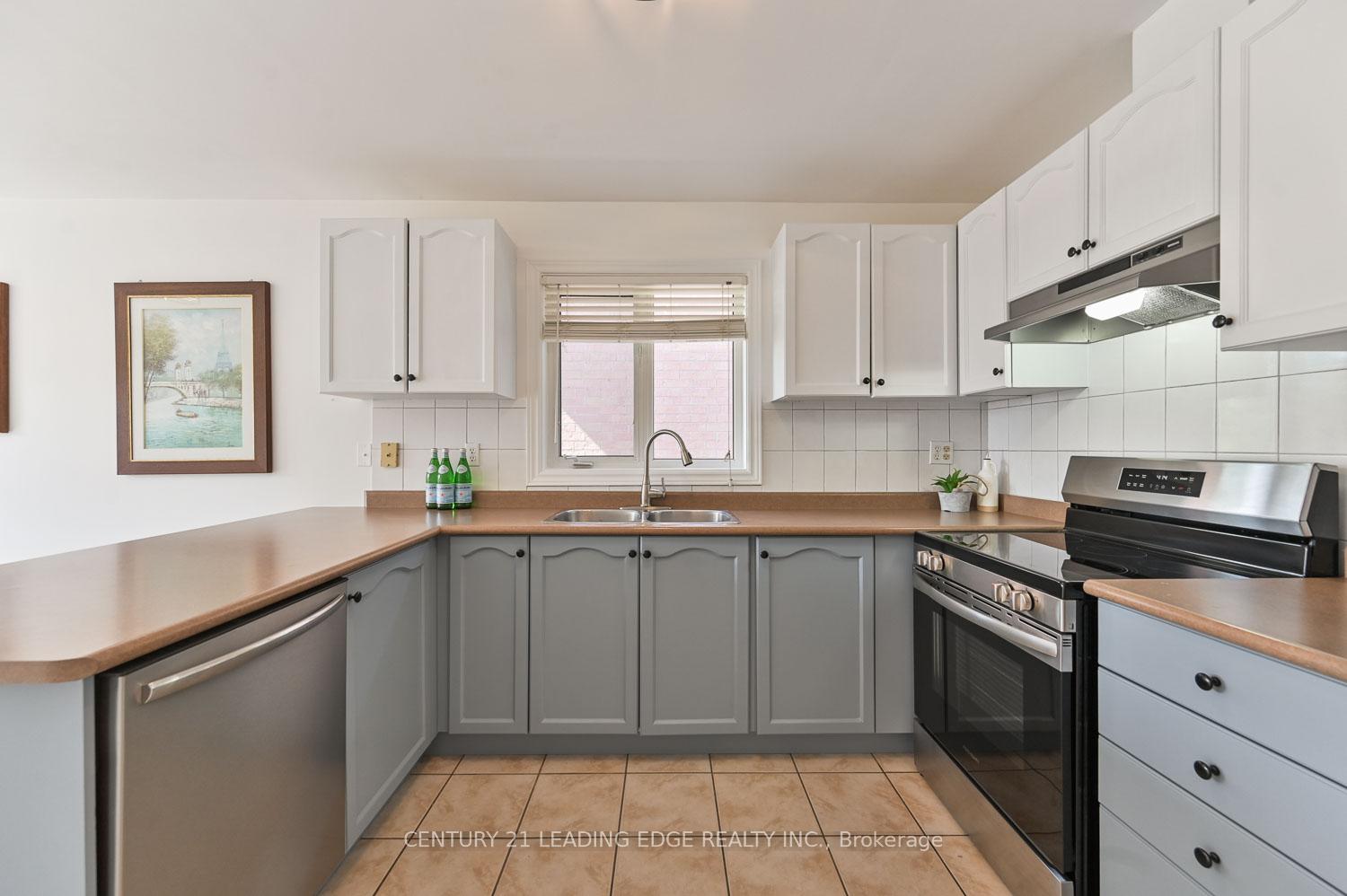Photo 28 of 10 Lamont Court, Vaughan, Maple — HOMEH