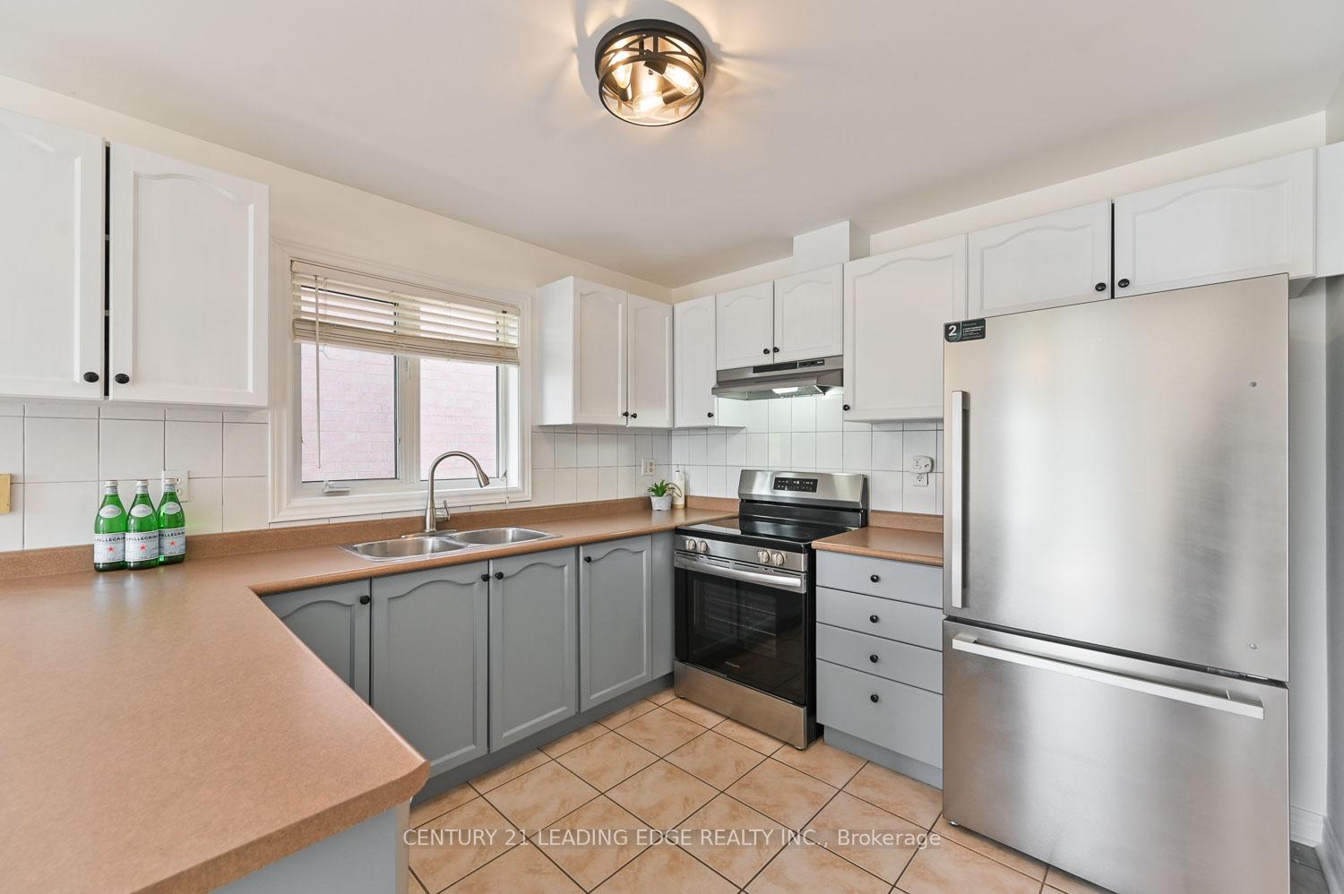 Photo 22 of 10 Lamont Court, Vaughan, Maple — HOMEH