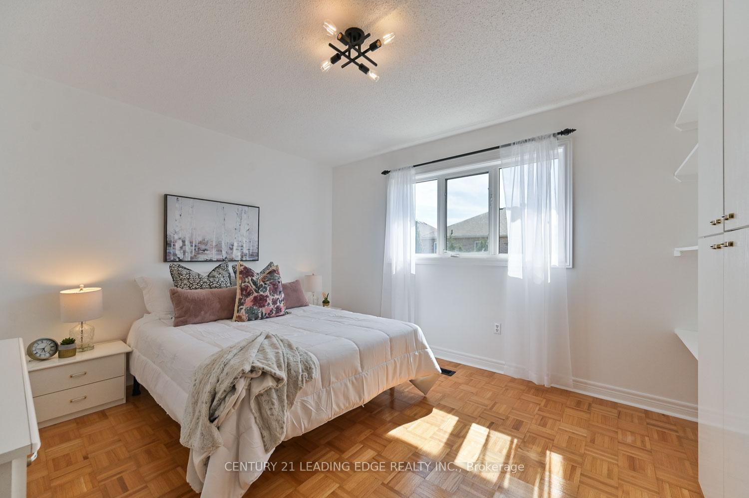 Photo 21 of 10 Lamont Court, Vaughan, Maple — HOMEH