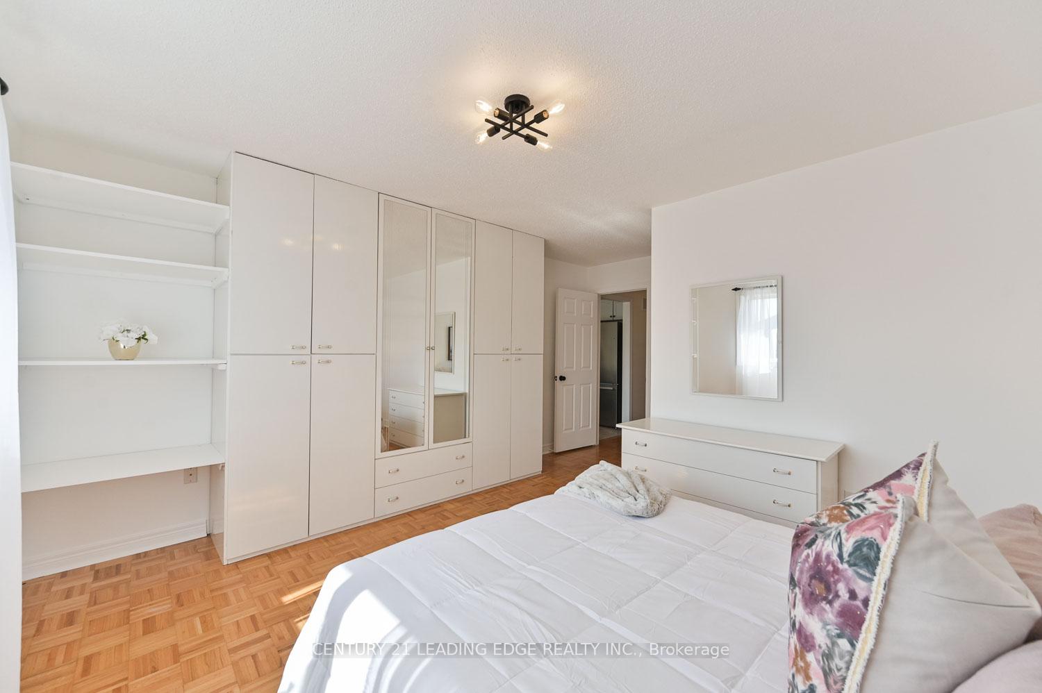 Photo 17 of 10 Lamont Court, Vaughan, Maple — HOMEH