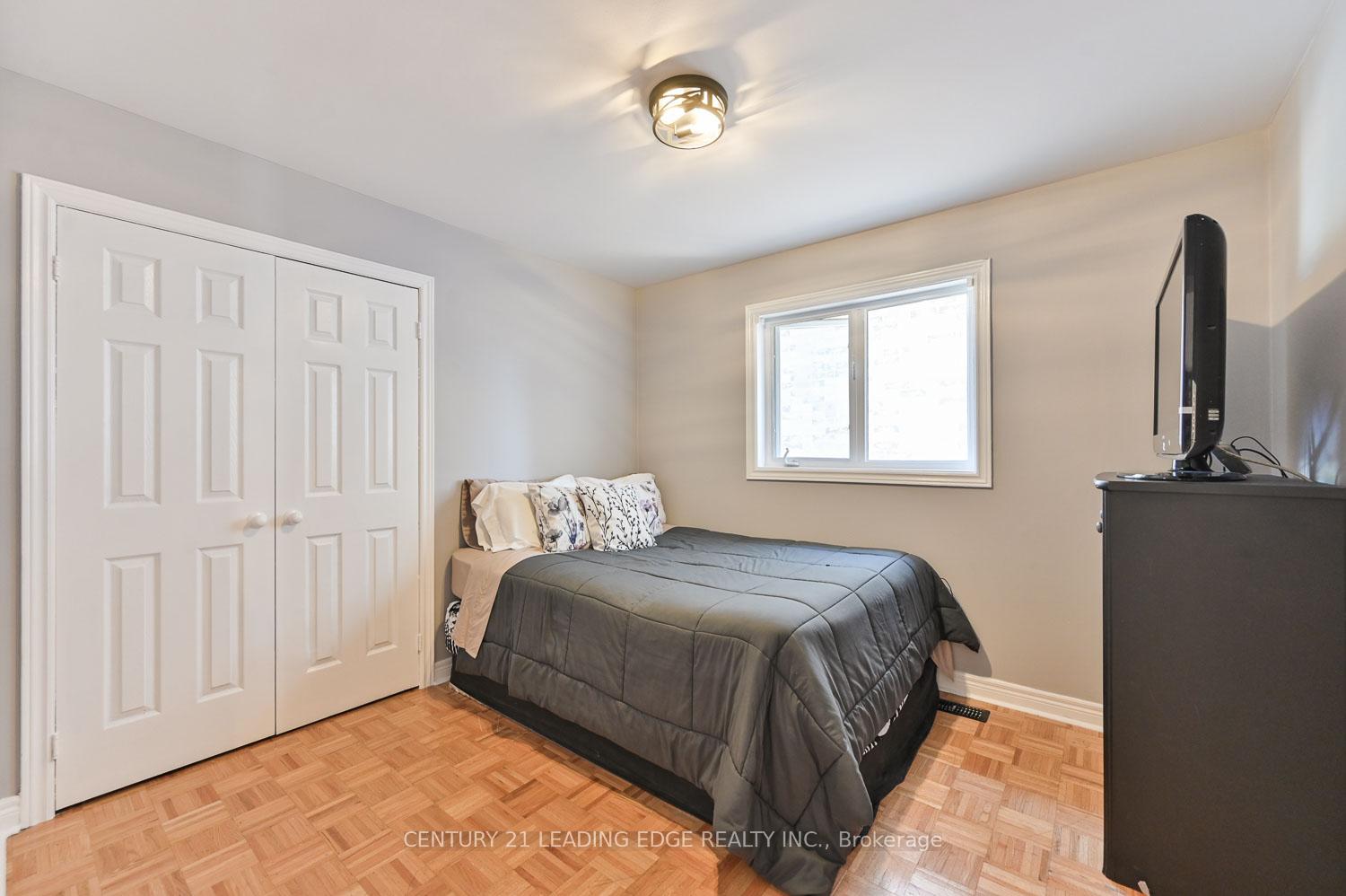 Photo 13 of 10 Lamont Court, Vaughan, Maple — HOMEH