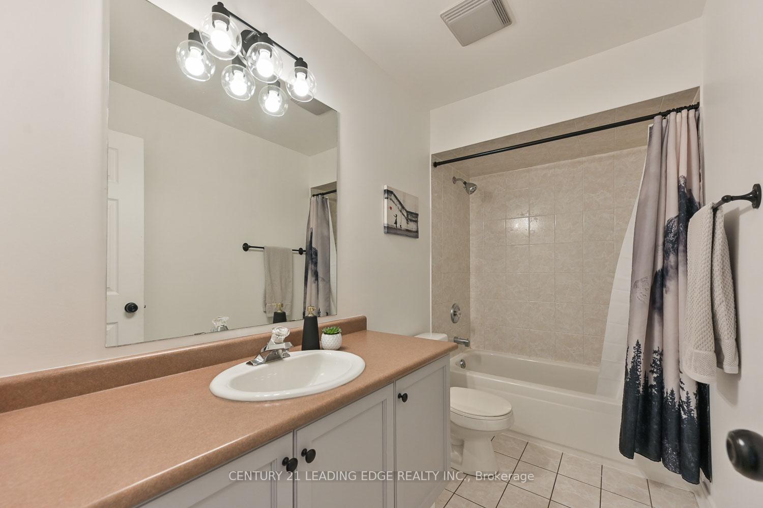 Photo 20 of 10 Lamont Court, Vaughan, Maple — HOMEH