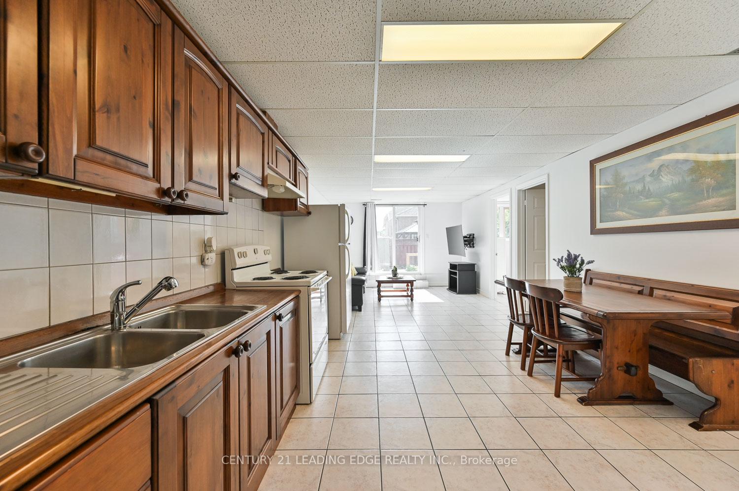 Photo 30 of 10 Lamont Court, Vaughan, Maple — HOMEH
