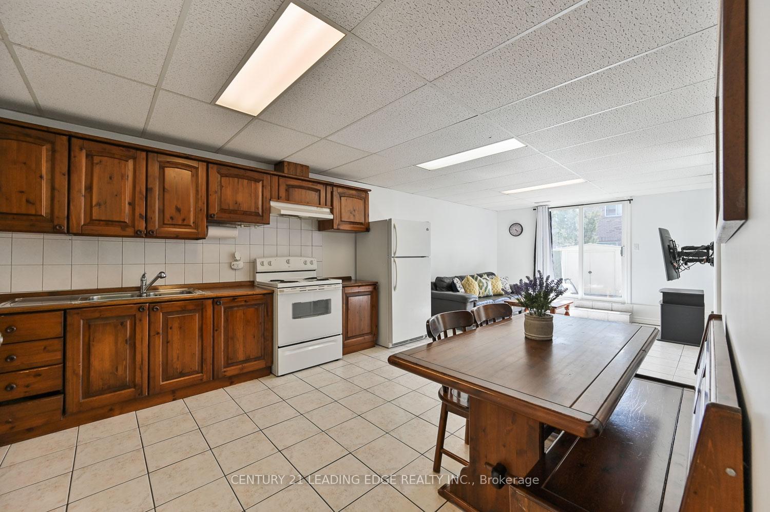 Photo 33 of 10 Lamont Court, Vaughan, Maple — HOMEH
