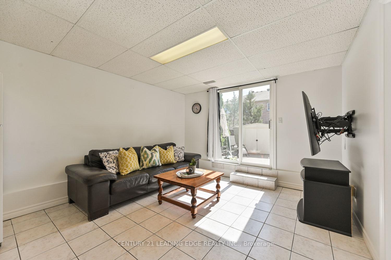 Photo 32 of 10 Lamont Court, Vaughan, Maple — HOMEH