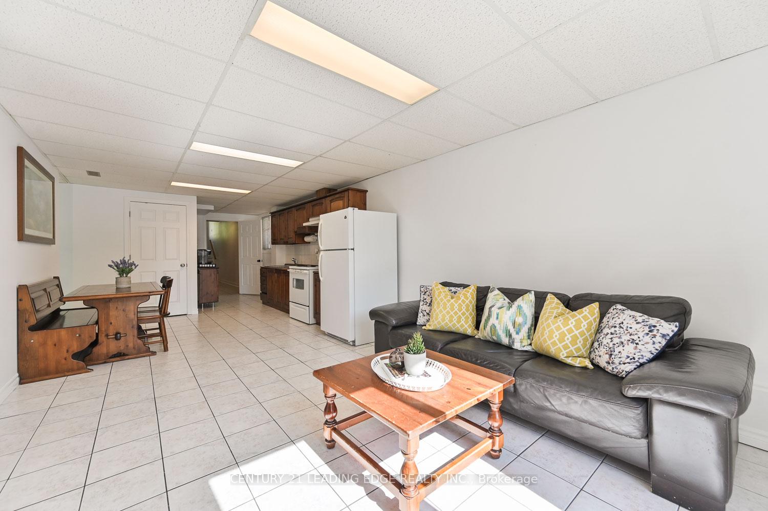 Photo 37 of 10 Lamont Court, Vaughan, Maple — HOMEH