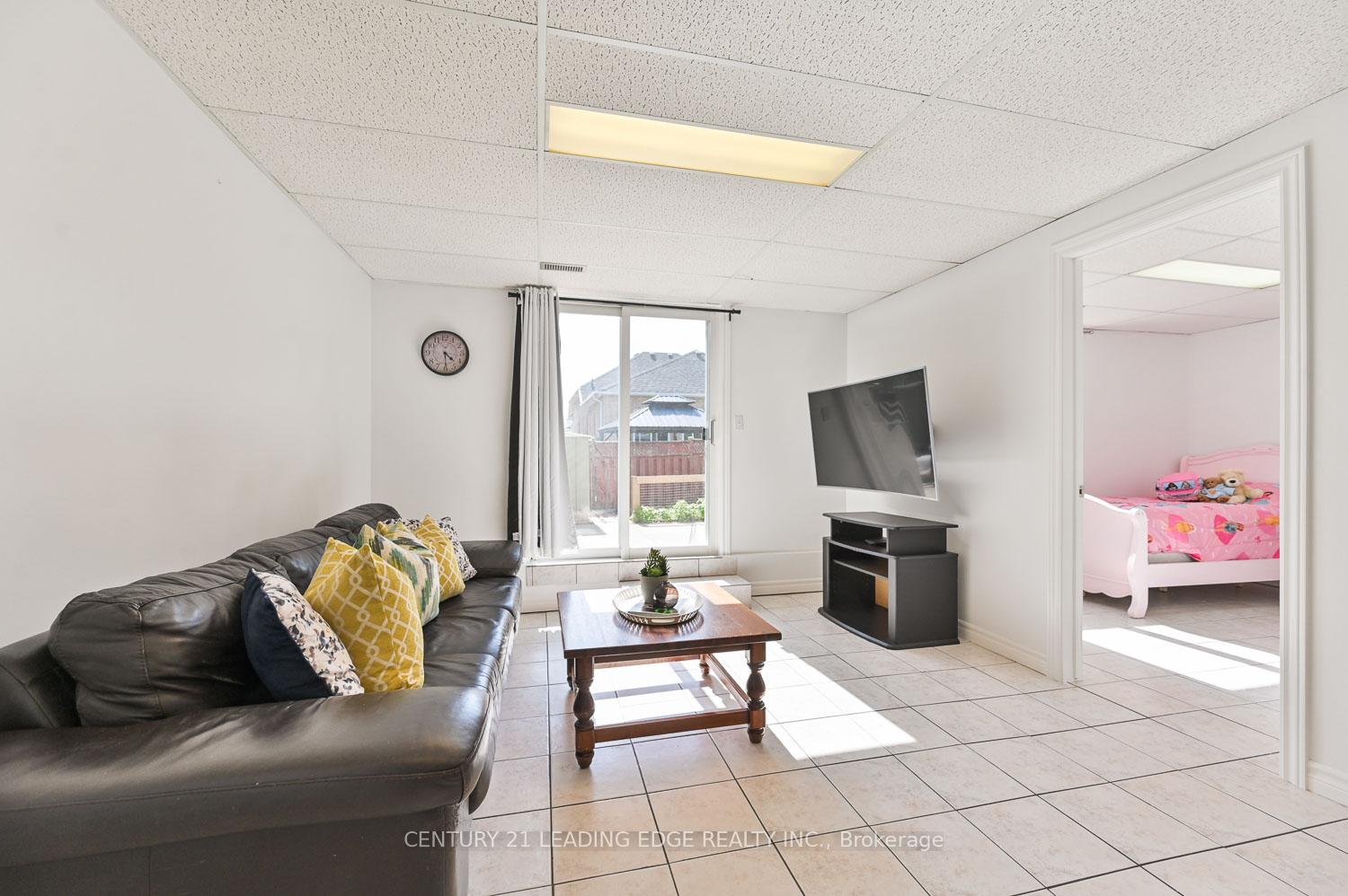 Photo 36 of 10 Lamont Court, Vaughan, Maple — HOMEH
