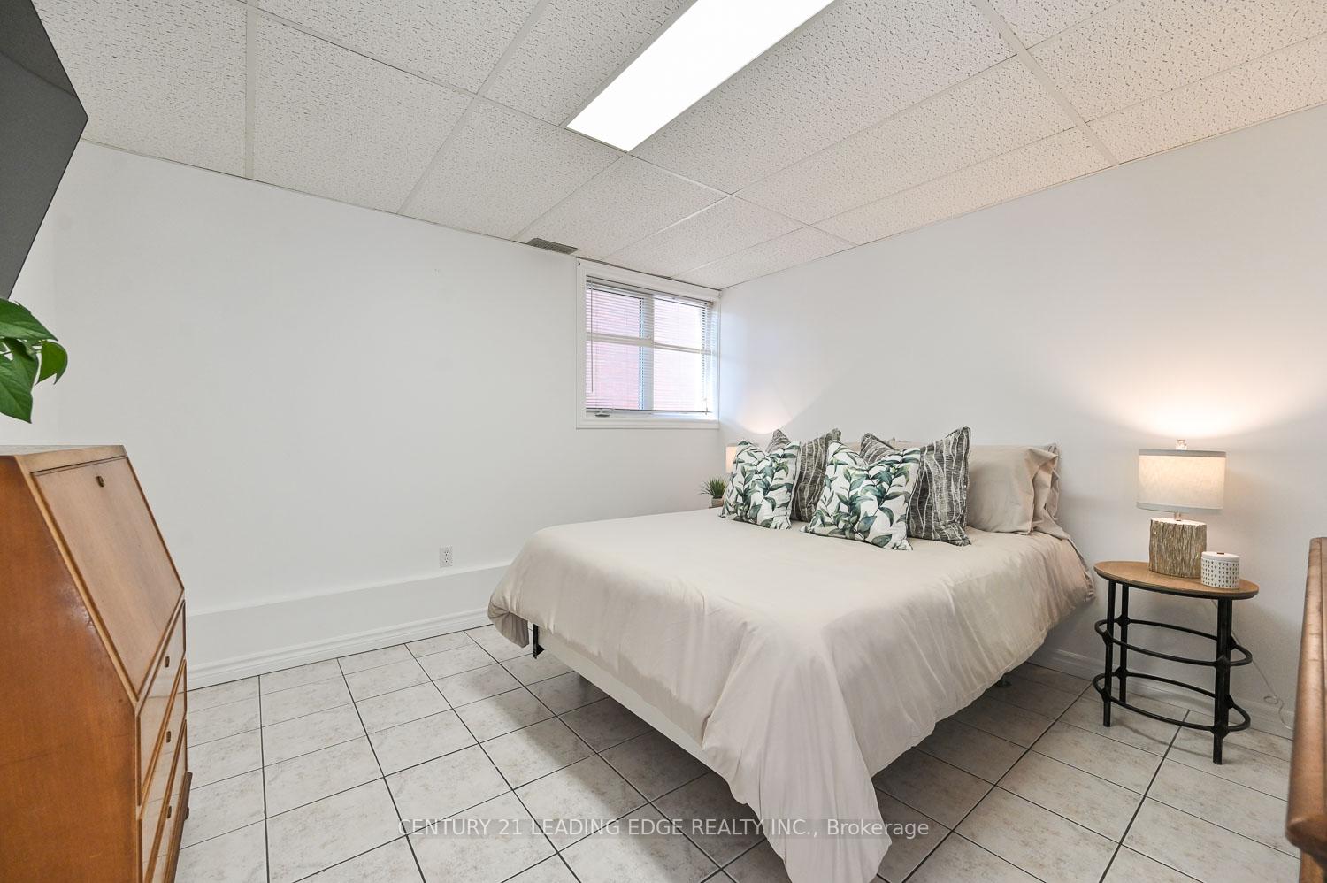 Photo 34 of 10 Lamont Court, Vaughan, Maple — HOMEH