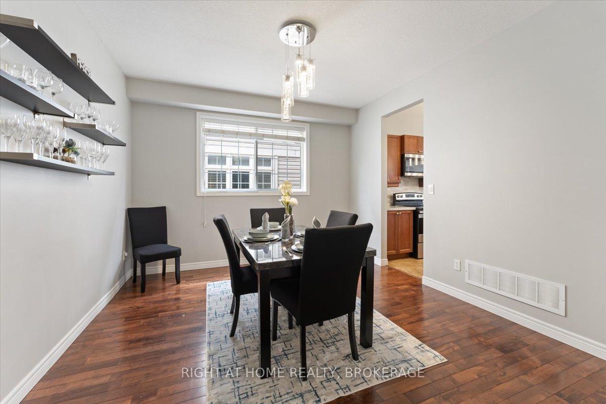 Photo 21 of 27 Sunnycroft Court, Hamilton, Waterdown — HOMEH
