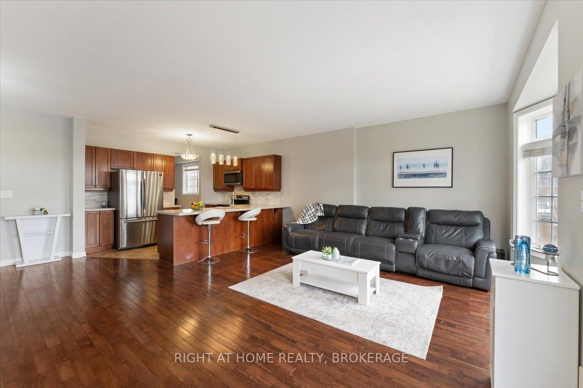 Photo 6 of 27 Sunnycroft Court, Hamilton, Waterdown — HOMEH