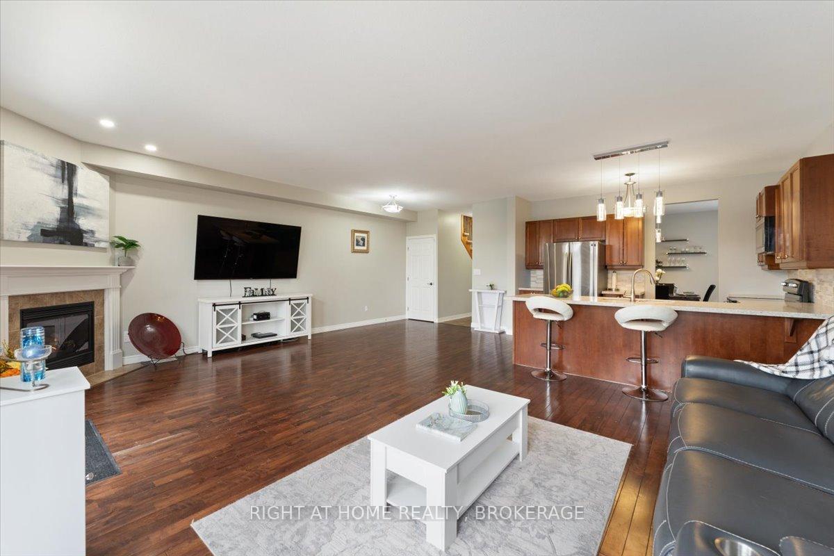 Photo 7 of 27 Sunnycroft Court, Hamilton, Waterdown — HOMEH