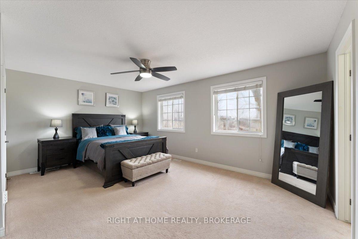 Photo 10 of 27 Sunnycroft Court, Hamilton, Waterdown — HOMEH