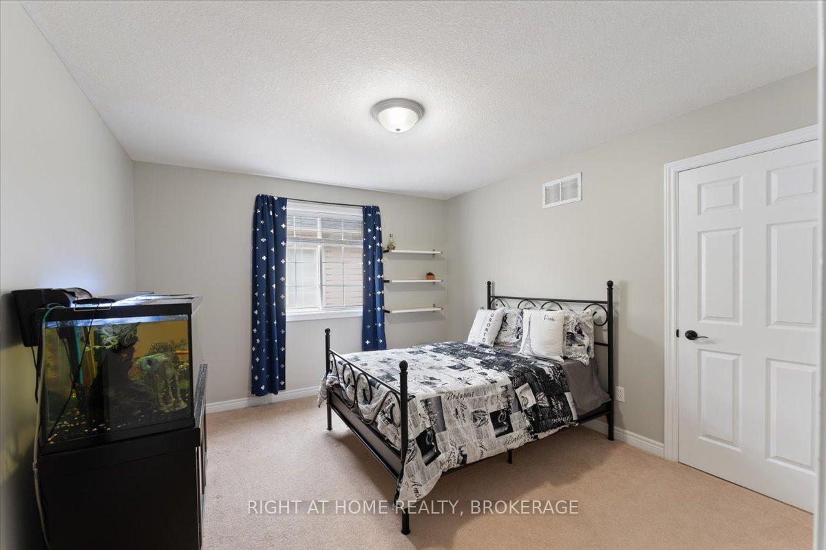 Photo 9 of 27 Sunnycroft Court, Hamilton, Waterdown — HOMEH
