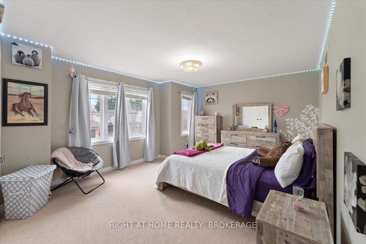 Photo 15 of 27 Sunnycroft Court, Hamilton, Waterdown — HOMEH