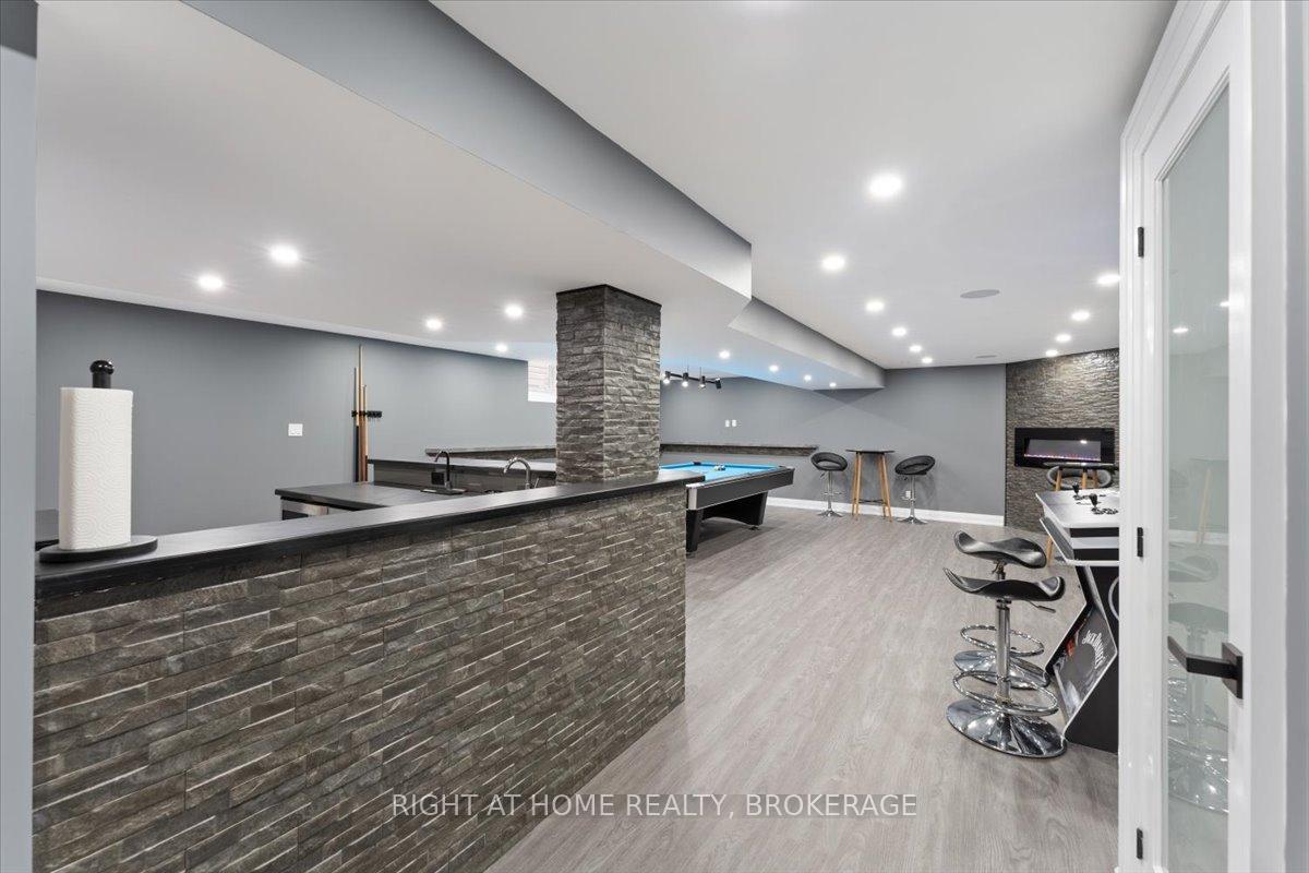 Photo 12 of 27 Sunnycroft Court, Hamilton, Waterdown — HOMEH