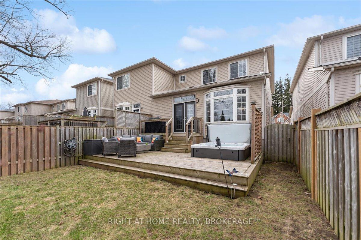Photo 20 of 27 Sunnycroft Court, Hamilton, Waterdown — HOMEH