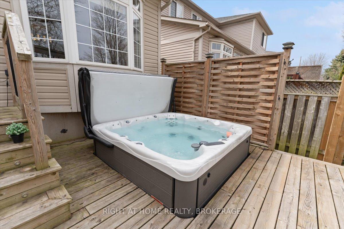 Photo 17 of 27 Sunnycroft Court, Hamilton, Waterdown — HOMEH