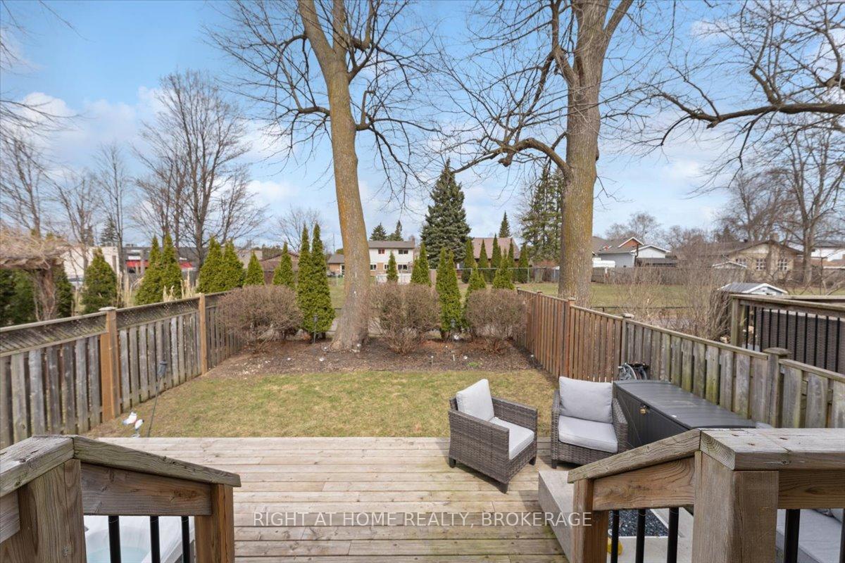 Photo 22 of 27 Sunnycroft Court, Hamilton, Waterdown — HOMEH
